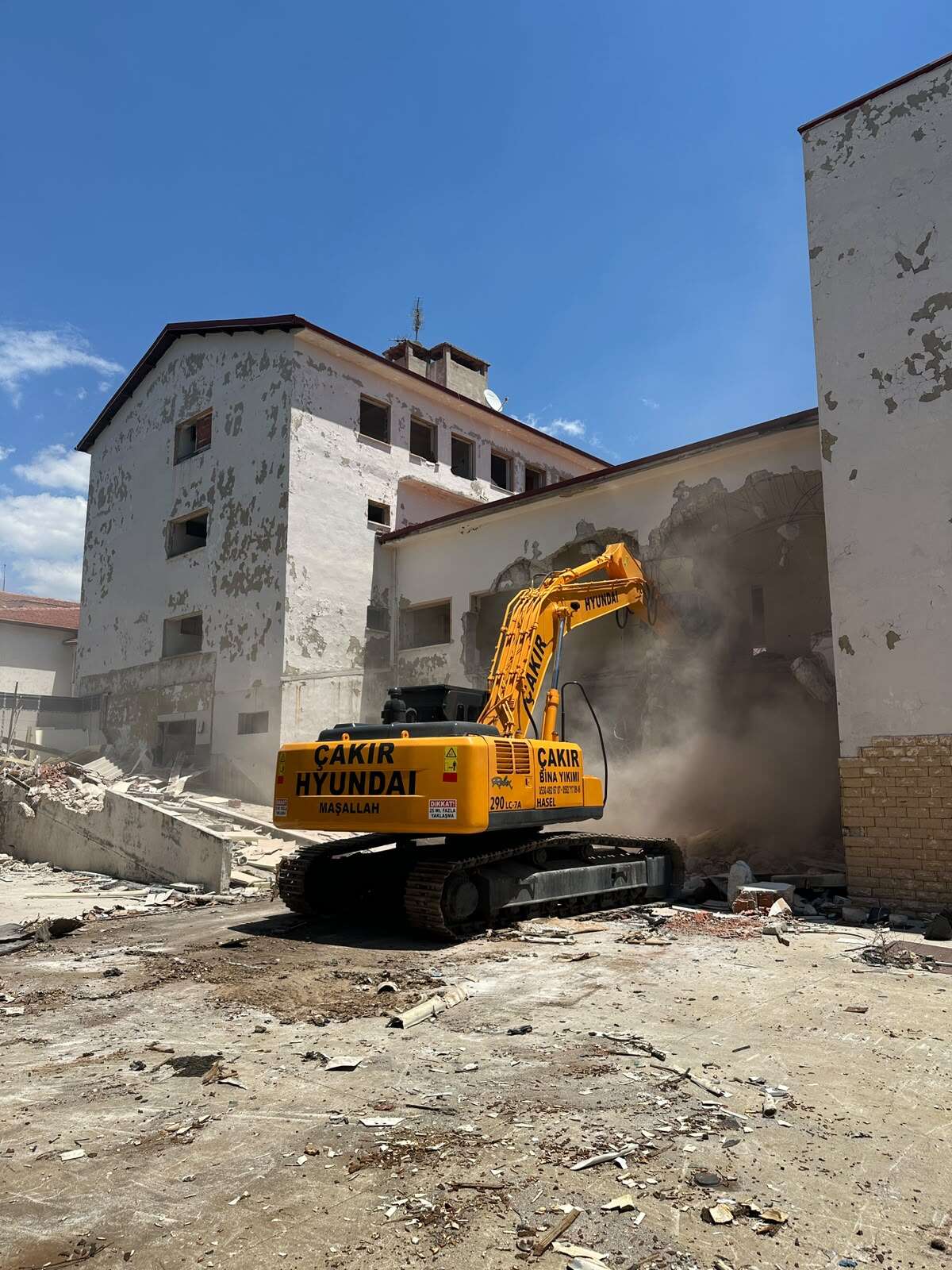 200 Yataklı Yeni Menteşe Devlet Hastanesi İçin İlk Adım Atıldı: Kullanılmayan Eski Hastane Binalarında Yıkım Başladı 1